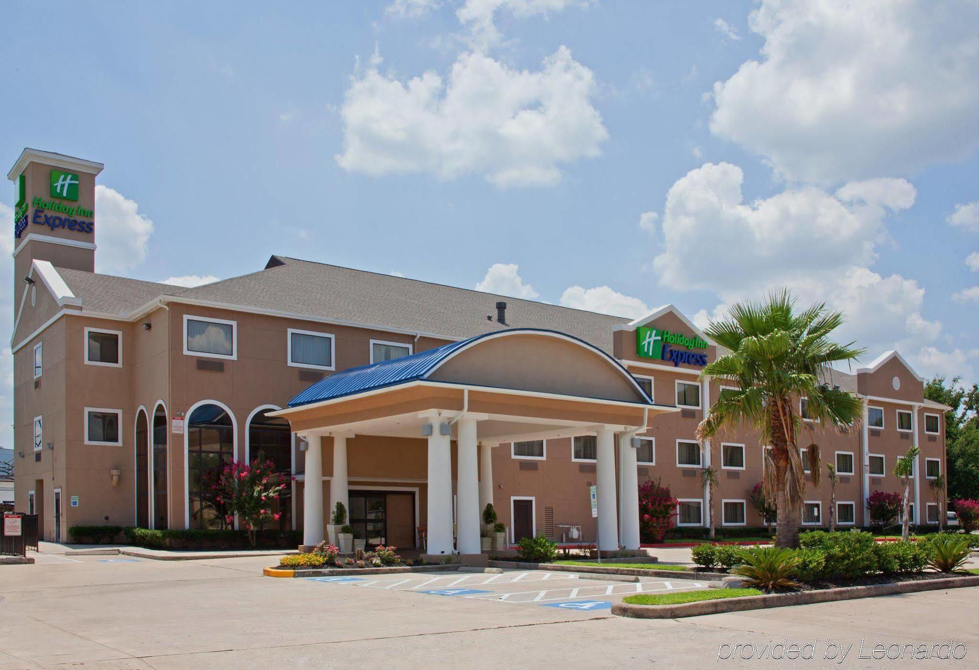 Holiday Inn Express Houston North-1960 Champions Area エクステリア 写真