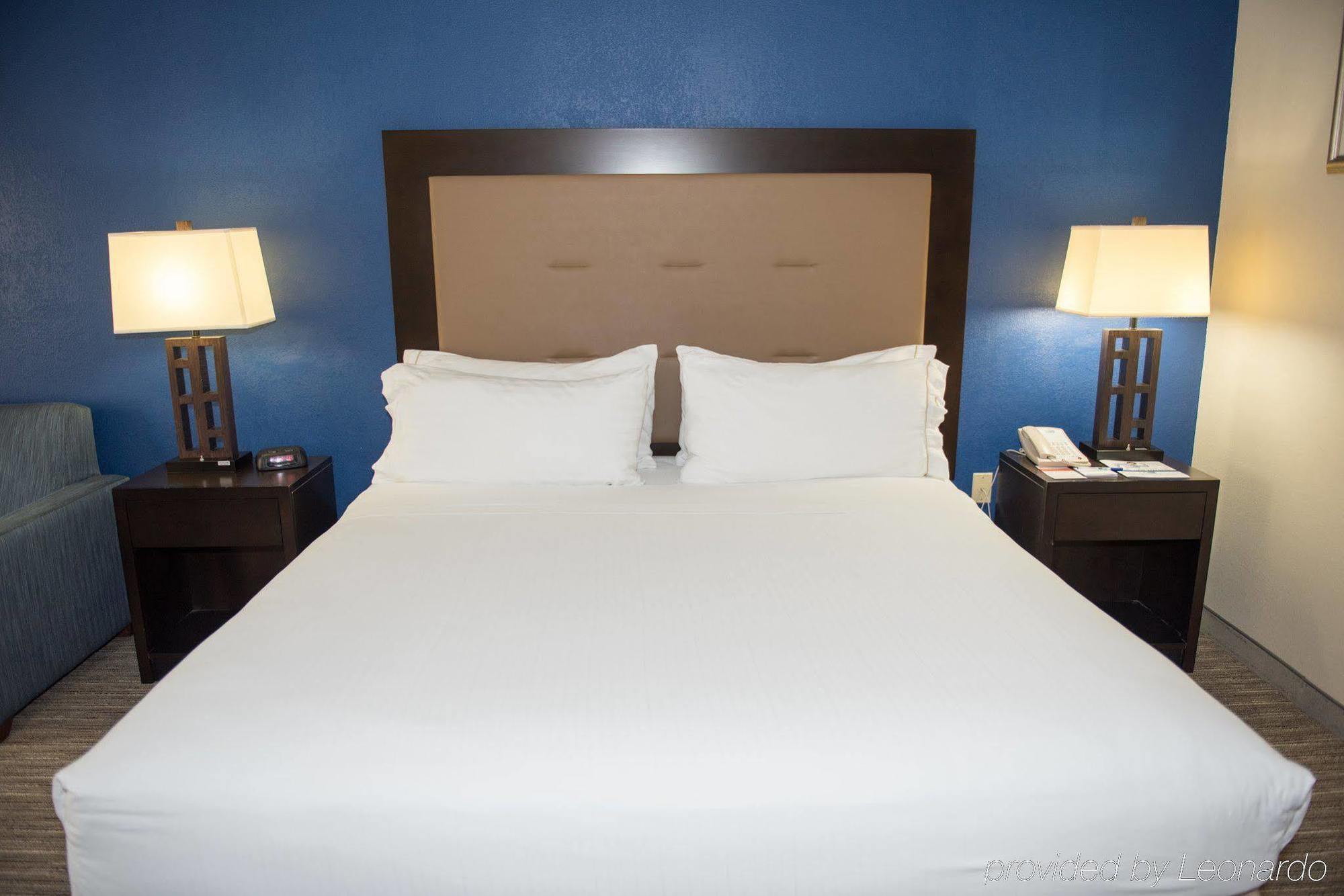 Holiday Inn Express Houston North-1960 Champions Area エクステリア 写真