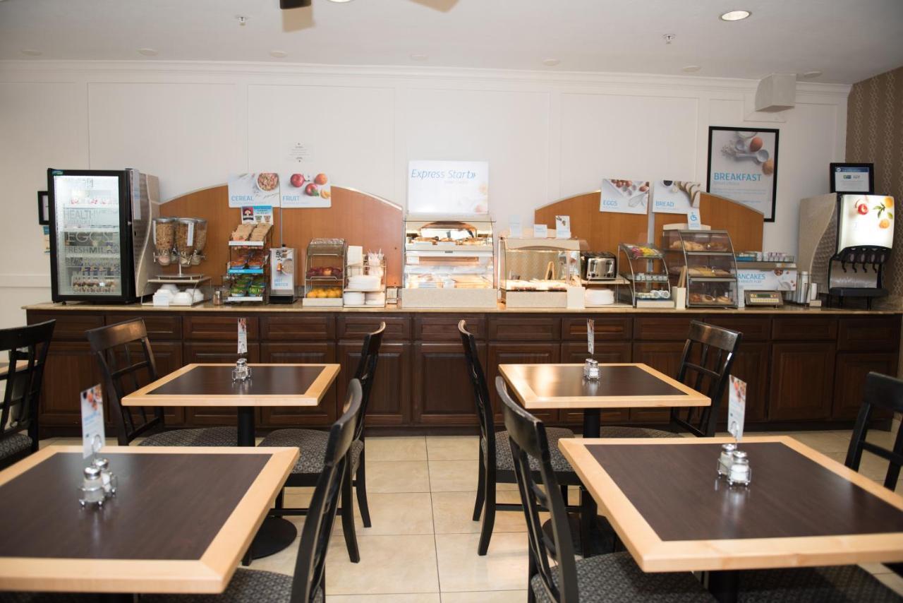 Holiday Inn Express Houston North-1960 Champions Area Louetta エクステリア 写真